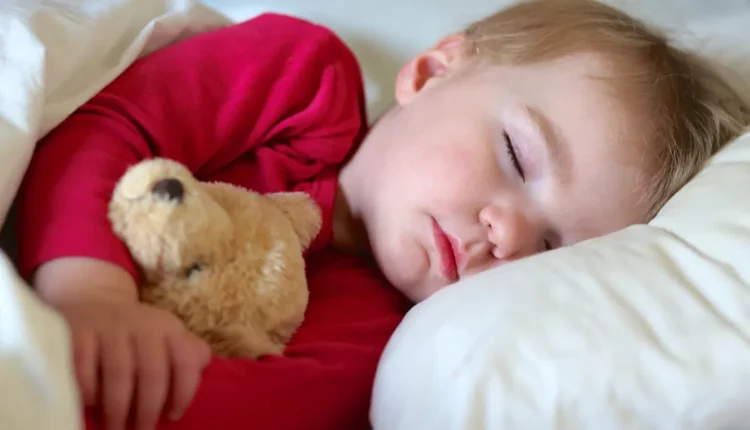 كيف يؤثر نقص النوم على نمو الطفل