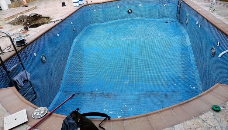 دليل صيانة المسابح بجدة: حلول احترافية للكشف عن التسربات وحماية المسابح